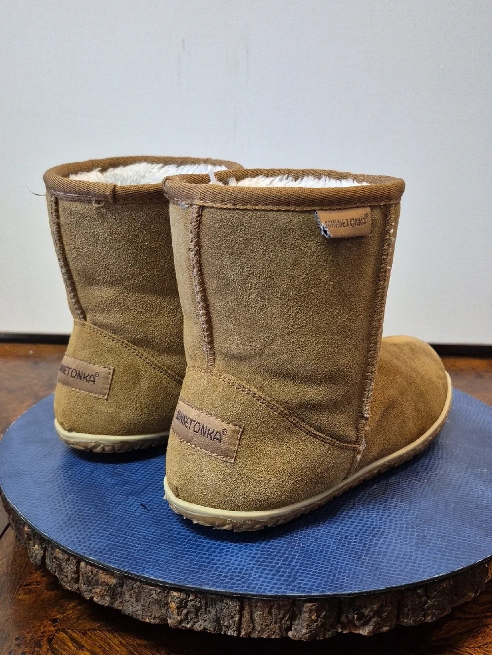 Minnetonka Womens Olympia Short Boots in Golden Tan Size 8M (#1032s)